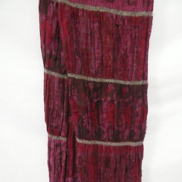 PASSIGATTI | OS - one size | Elegant Burgundy Fringed Scarf | Gold Stripes - Picture 4 of 10